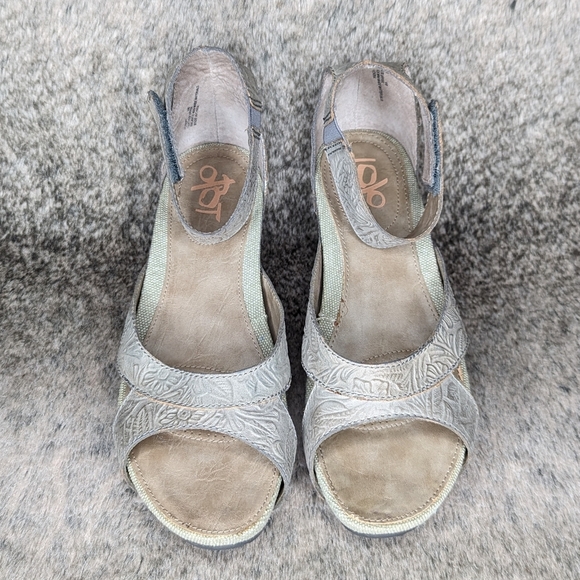 OTBT Hobart Wedge Tooled Leather Sandal Grey Women's 9 - Picture 3 of 10